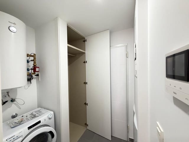 3 makuuhuone Huoneisto myytävänä paikassa Torrevieja mukana uima-altaan 
autotalli - 349 000 € (Ref: 9520892)