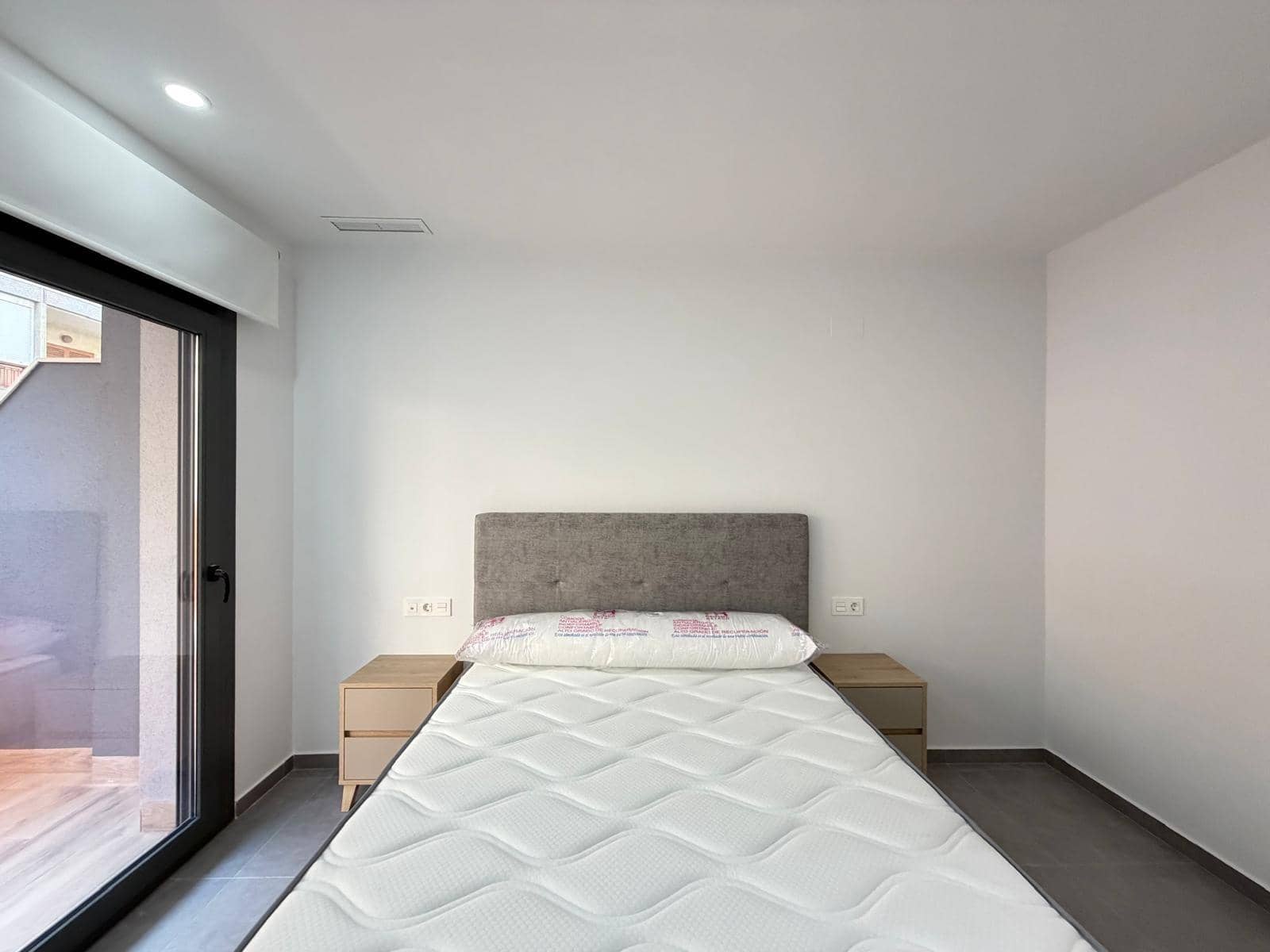 3 makuuhuone Huoneisto myytävänä paikassa Torrevieja mukana uima-altaan 
autotalli - 349 000 € (Ref: 9520892)