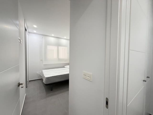 3 makuuhuone Huoneisto myytävänä paikassa Torrevieja mukana uima-altaan 
autotalli - 349 000 € (Ref: 9520892)