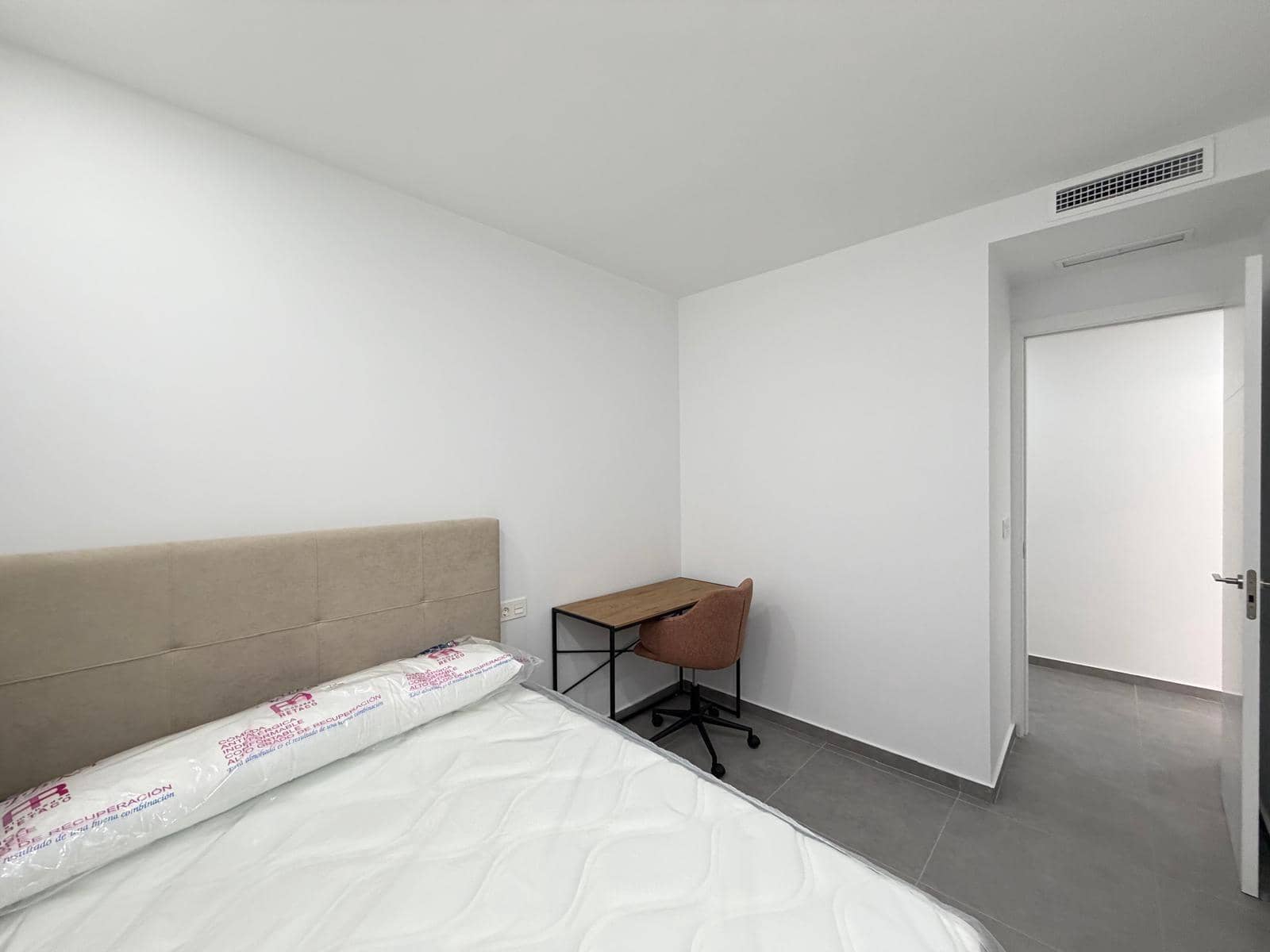 3 makuuhuone Huoneisto myytävänä paikassa Torrevieja mukana uima-altaan 
autotalli - 349 000 € (Ref: 9520892)