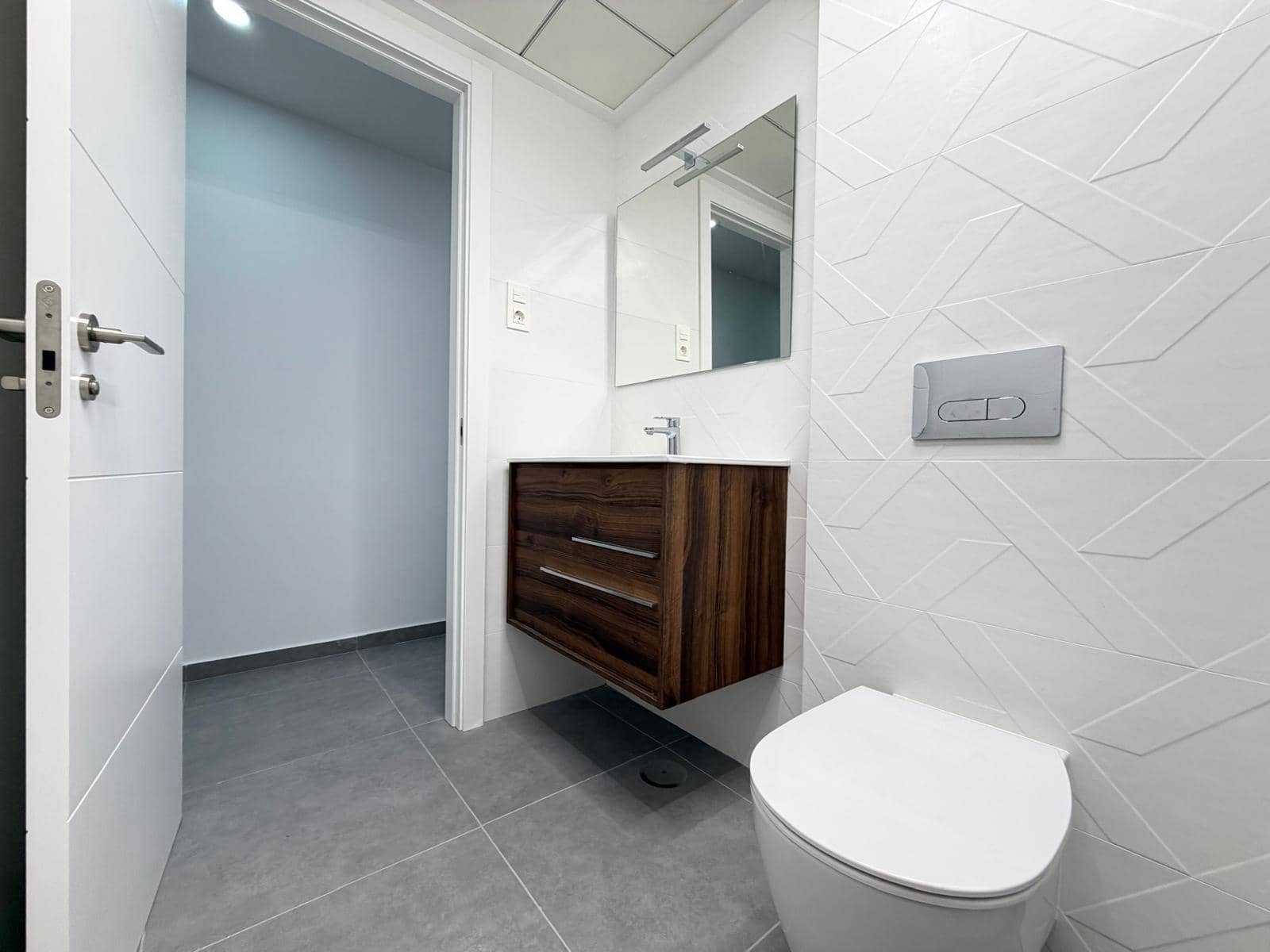 3 makuuhuone Huoneisto myytävänä paikassa Torrevieja mukana uima-altaan 
autotalli - 349 000 € (Ref: 9520892)