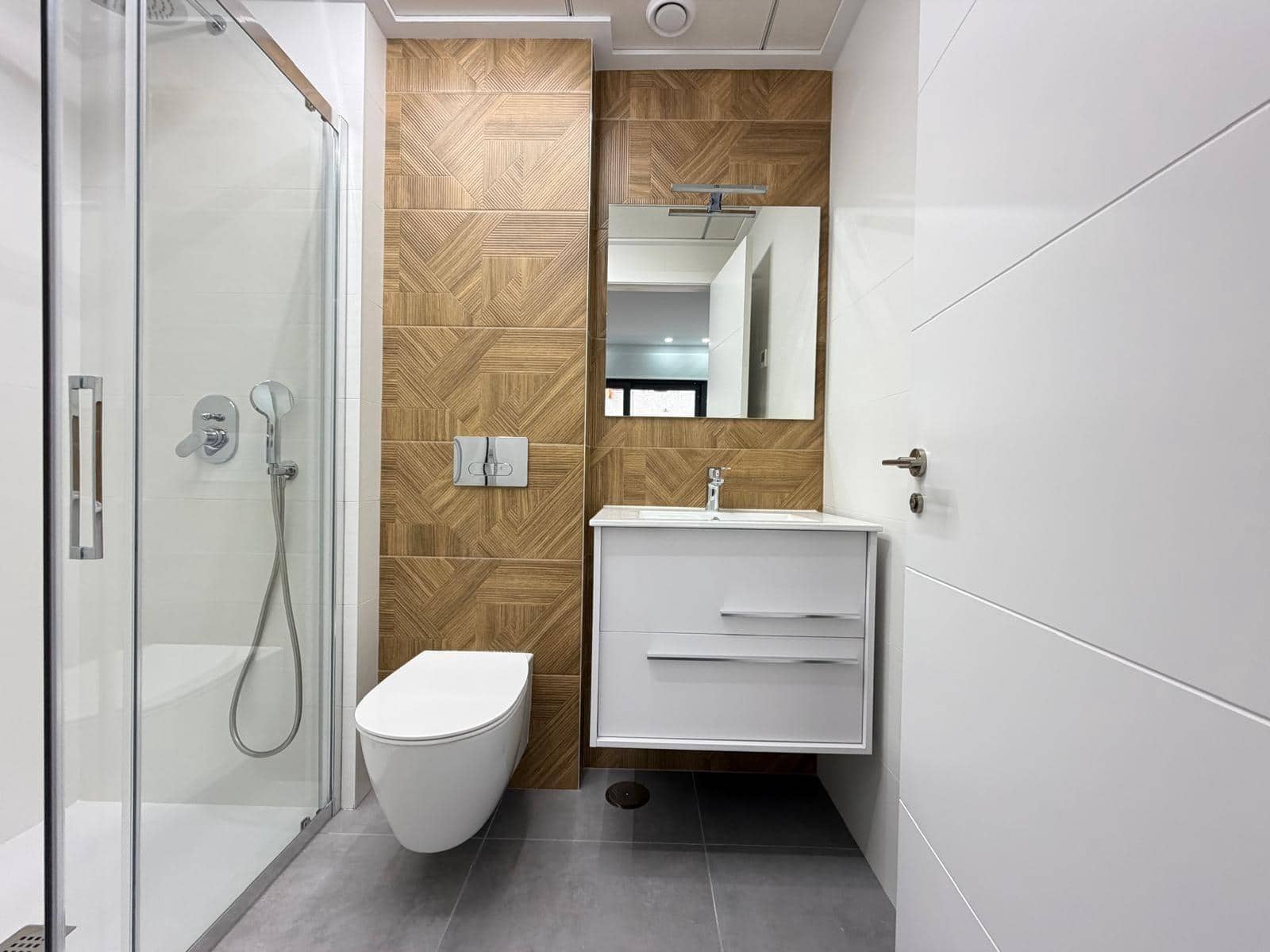 3 makuuhuone Huoneisto myytävänä paikassa Torrevieja mukana uima-altaan 
autotalli - 349 000 € (Ref: 9520892)