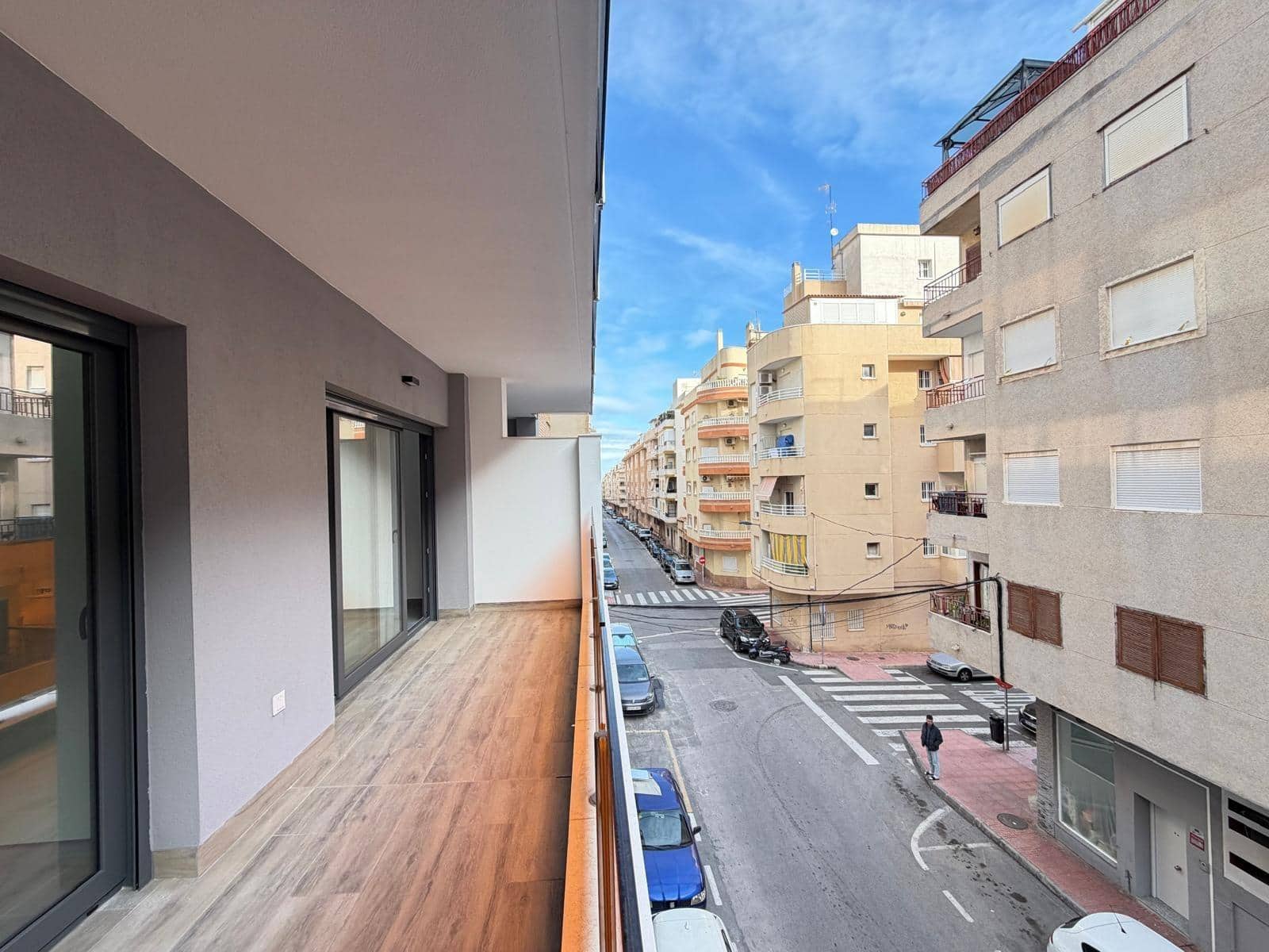 3 makuuhuone Huoneisto myytävänä paikassa Torrevieja mukana uima-altaan 
autotalli - 349 000 € (Ref: 9520892)