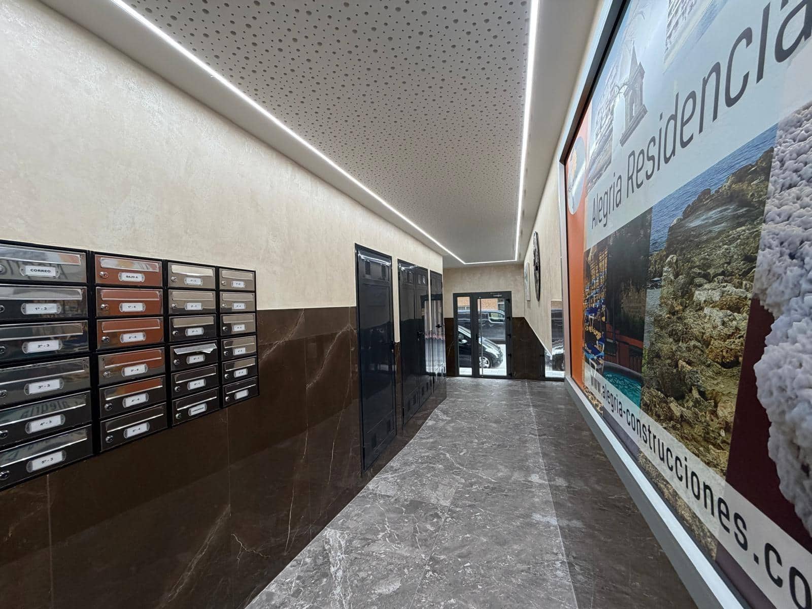 3 makuuhuone Huoneisto myytävänä paikassa Torrevieja mukana uima-altaan 
autotalli - 349 000 € (Ref: 9520892)