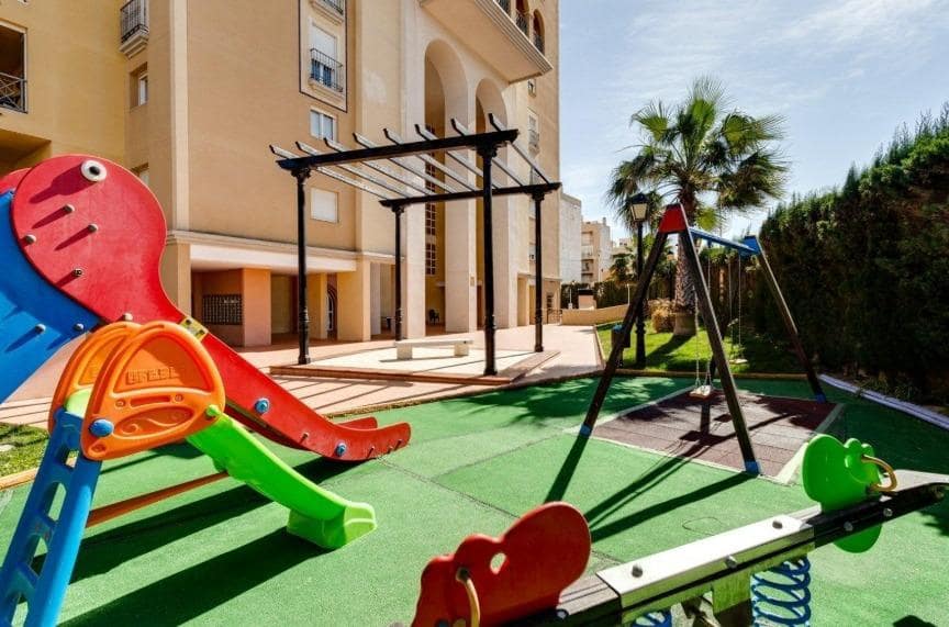 2 quarto Apartamento para venda em Torrevieja com piscina - 275 000 € (Ref: 9533971)