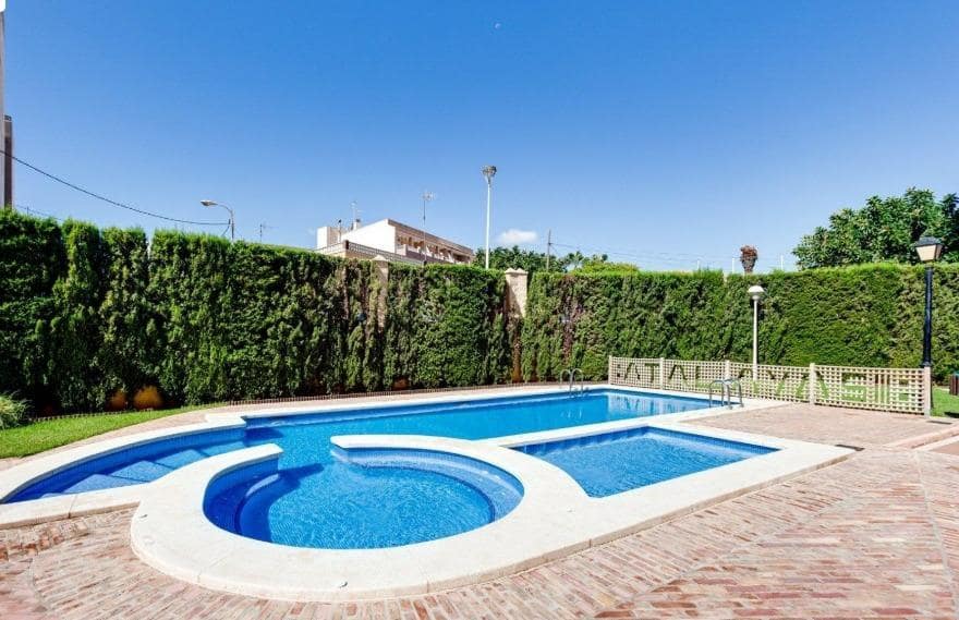 2 quarto Apartamento para venda em Torrevieja com piscina - 275 000 € (Ref: 9533971)