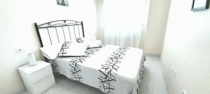 2 slaapkamer Appartement te huur in Villamartin met zwembad garage - € 750 (Ref: 9533976)