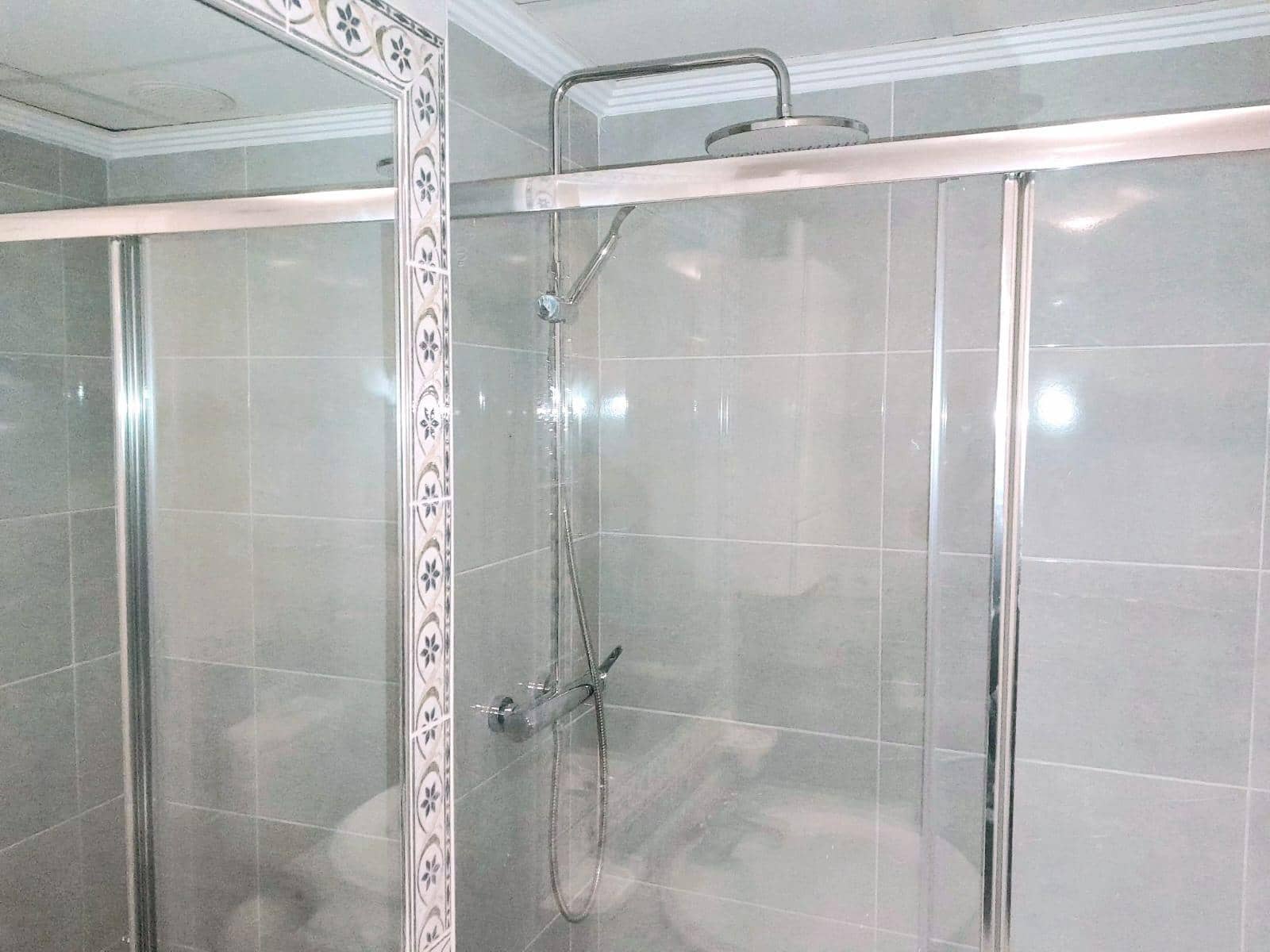 2 slaapkamer Appartement te huur in Villamartin met zwembad garage - € 750 (Ref: 9533976)