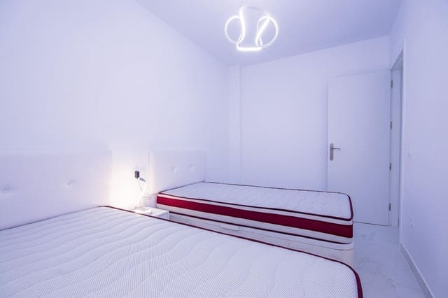 Apartamento de 2 habitaciones en Parque de las Naciones, Torrevieja en venta con piscina - 144.990 € (Ref: 9536100)