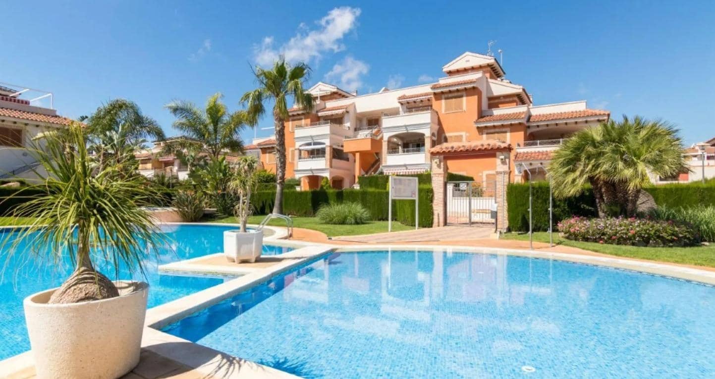 2 makuuhuone Bungalow myytävänä paikassa Playa Flamenca mukana uima-altaan - 265 000 € (Ref: 9536857)