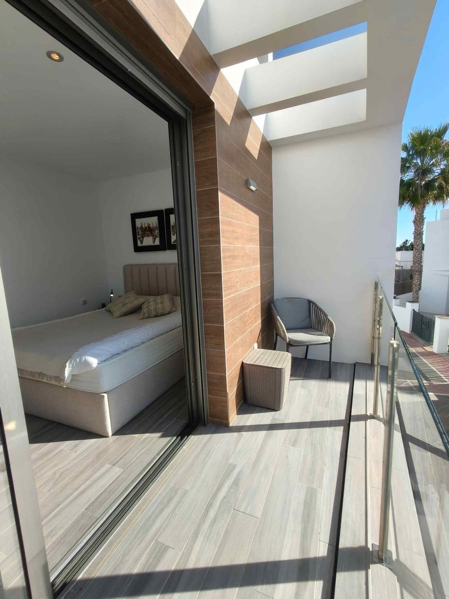 Chalet de 4 habitaciones en Los Altos en venta con piscina - 399.000 € (Ref: 9536860)