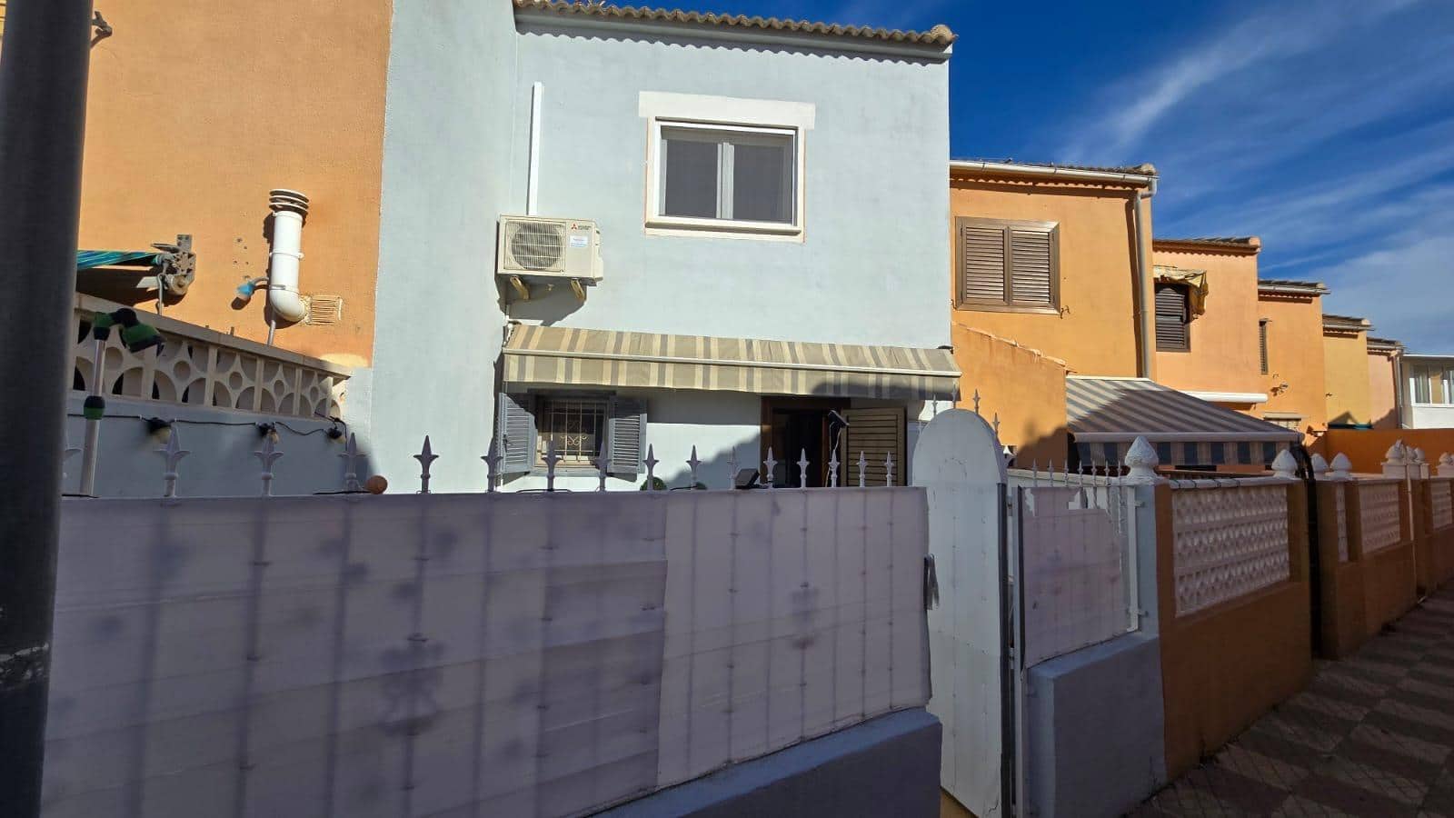2 Zimmer Reihenhaus zu verkaufen in Torrevieja - 165.000 € (Ref: 9536864)