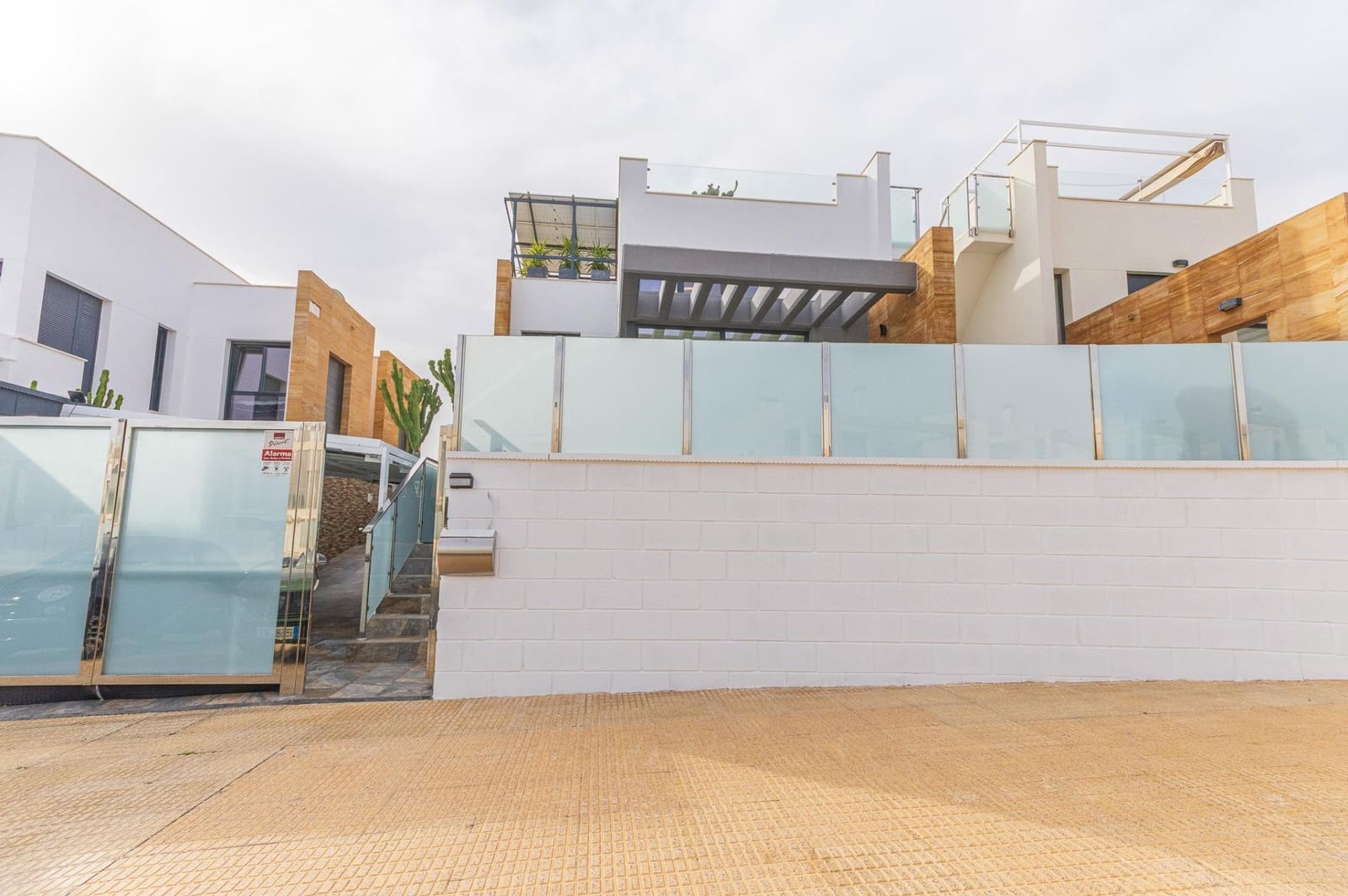 3 sypialnia Willa na sprzedaż w Orihuela Costa z basenem garażem - 574 500 € (Ref: 9548440)