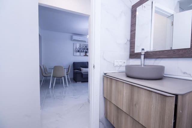 Apartamento de 2 habitaciones en Parque de las Naciones, Torrevieja en venta con piscina - 144.500 € (Ref: 9556067)