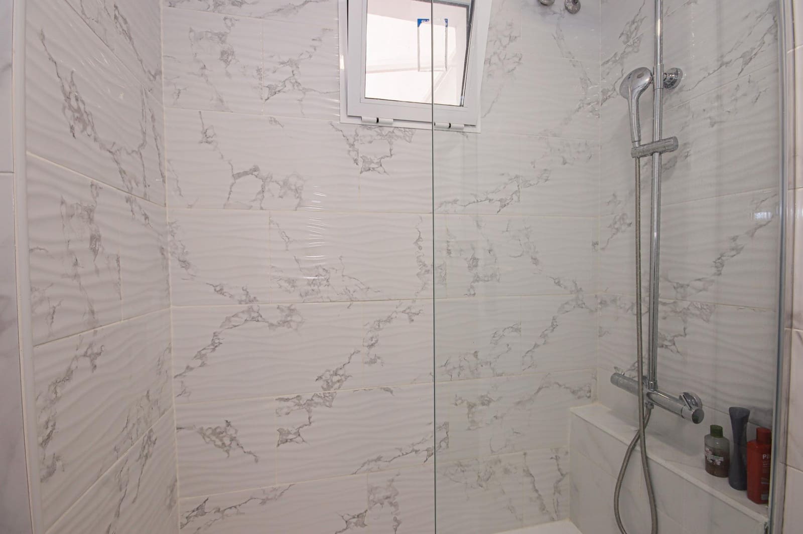 Apartamento de 2 habitaciones en Torrevieja en venta con piscina - 144.500 € (Ref: 9556067)