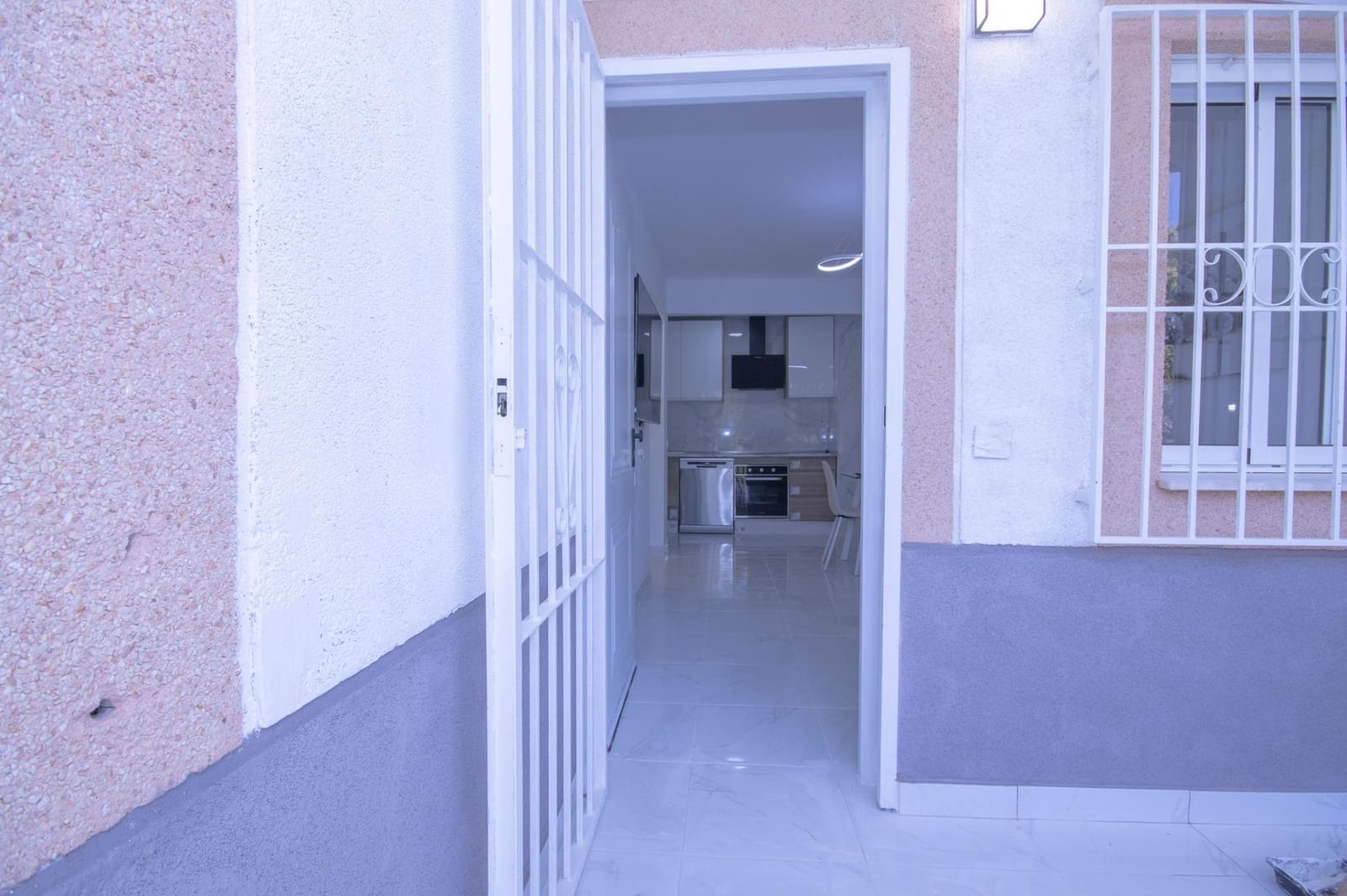 Apartamento de 2 habitaciones en Torrevieja en venta con piscina - 144.500 € (Ref: 9556067)