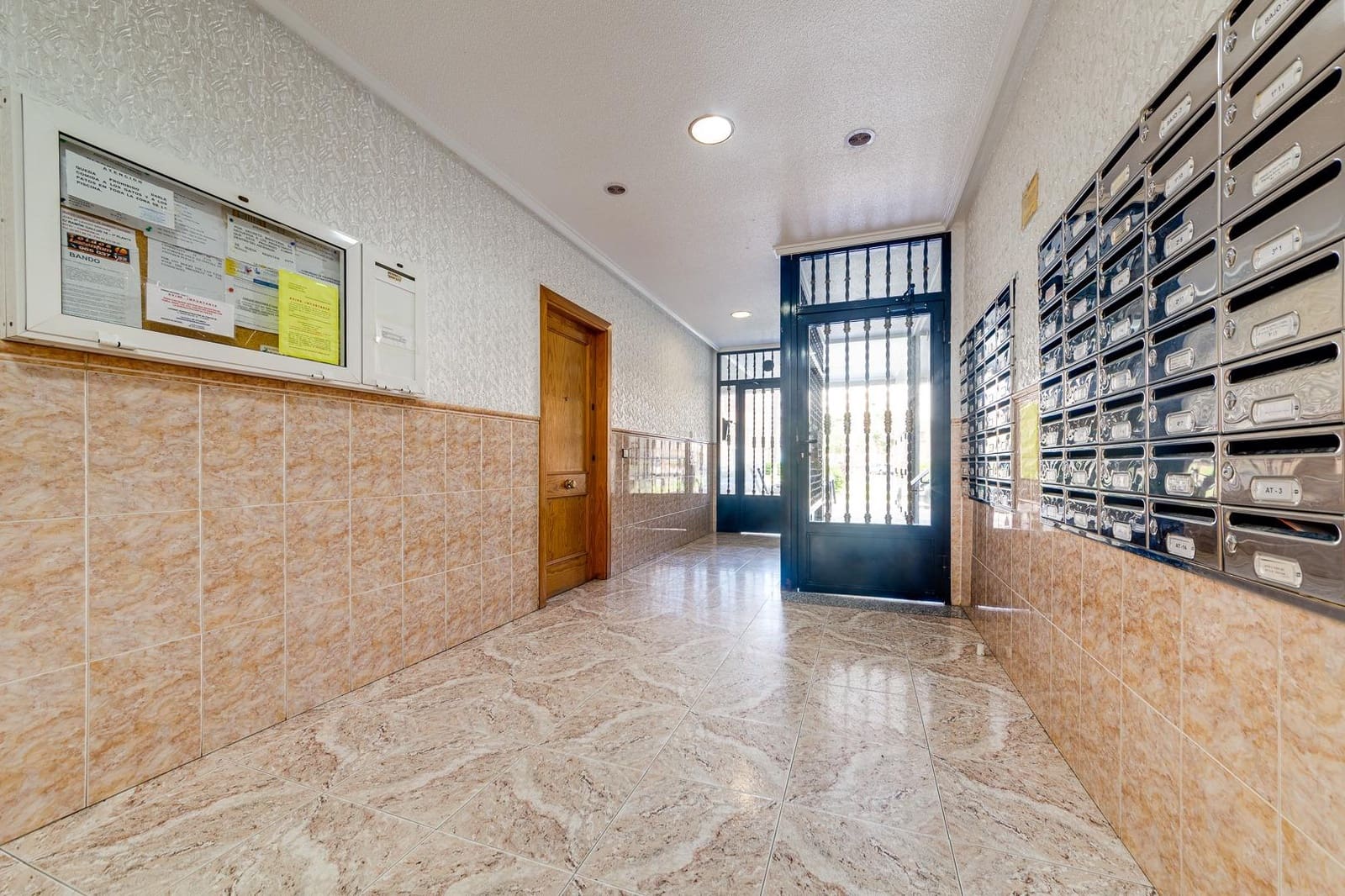 Apartamento de 2 habitaciones en Torrevieja en venta con piscina - 144.500 € (Ref: 9556067)