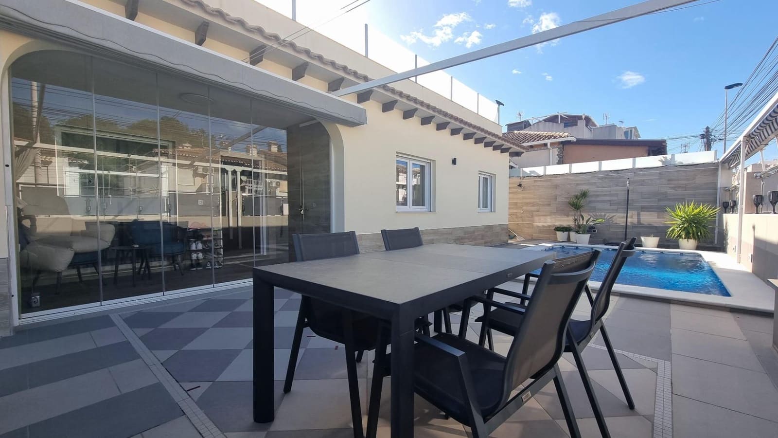 5 makuuhuone Huvila myytävänä paikassa Los Balcones mukana uima-altaan 
autotalli - 499 000 € (Ref: 9578954)