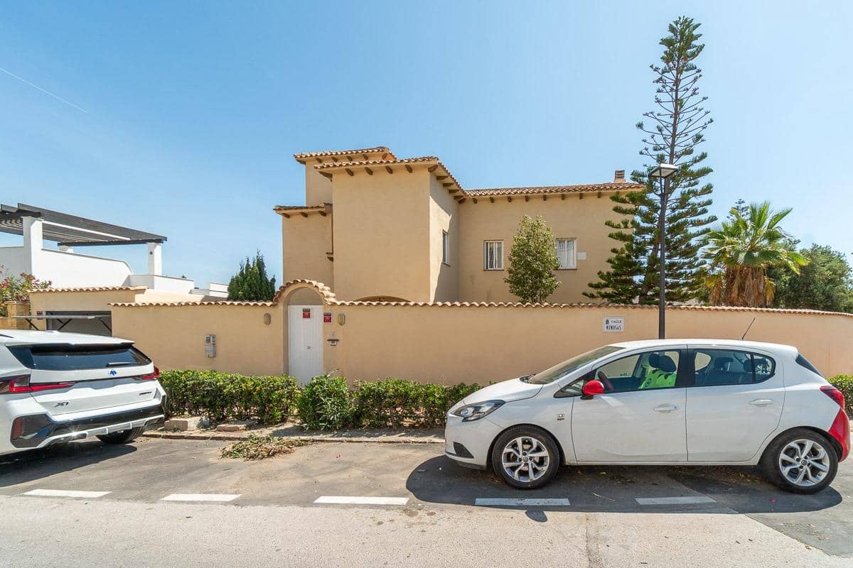 4 sypialnia Willa na sprzedaż w La Mata z basenem garażem - 859 000 € (Ref: 9591575)