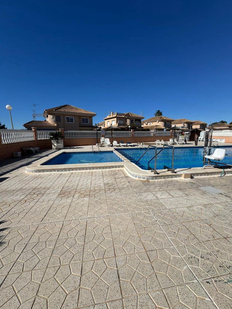 2 soveværelse Bungalow til salg i Torrevieja med swimmingpool - € 132.000 (Ref: 9599717)