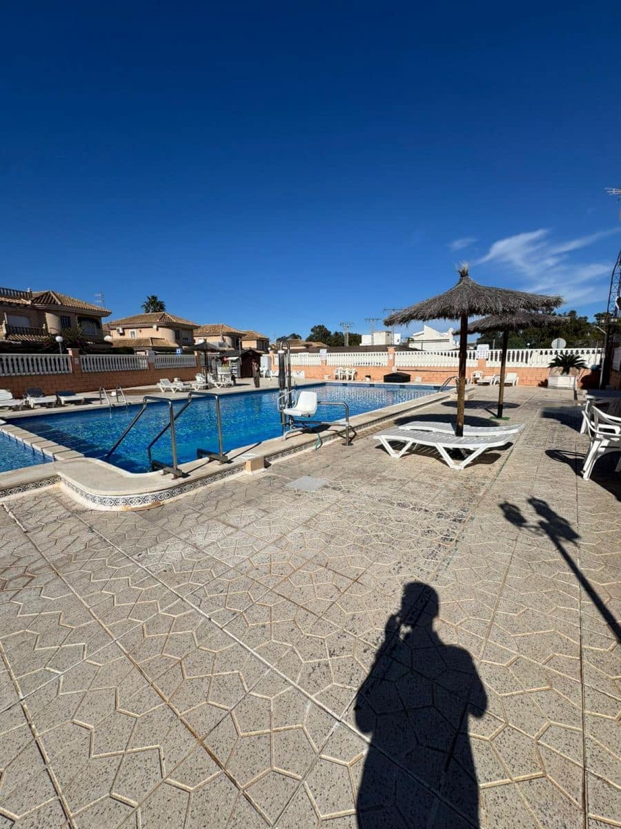 2 soveværelse Bungalow til salg i Torrevieja med swimmingpool - € 132.000 (Ref: 9599717)