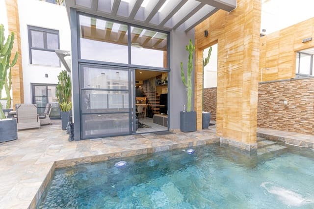 3 makuuhuone Huvila myytävänä paikassa Lomas de Cabo Roig - Los Dolses, Orihuela mukana uima-altaan 
autotalli - 575 000 € (Ref: 9605202)