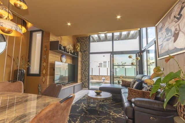 3 makuuhuone Huvila myytävänä paikassa Lomas de Cabo Roig - Los Dolses, Orihuela mukana uima-altaan 
autotalli - 575 000 € (Ref: 9605202)