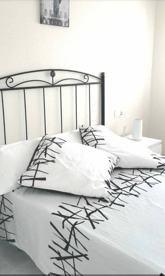 Apartamento de 2 habitaciones en Villamartin en alquiler con piscina garaje - 750 € (Ref: 9605203)