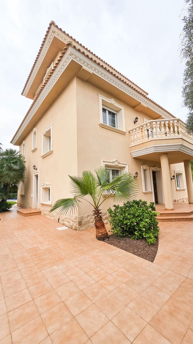 Chalet de 7 habitaciones en Cabo Roig en venta con piscina - 1.700.000 € (Ref: 9605208)