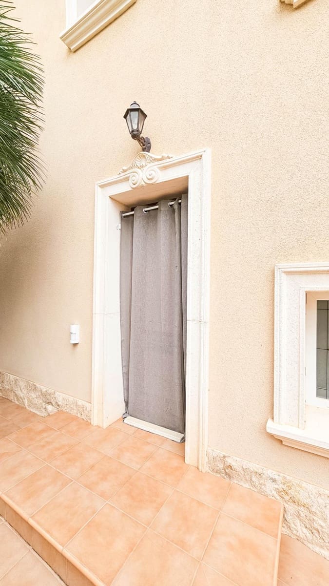 Chalet de 7 habitaciones en Cabo Roig en venta con piscina - 1.700.000 € (Ref: 9605208)