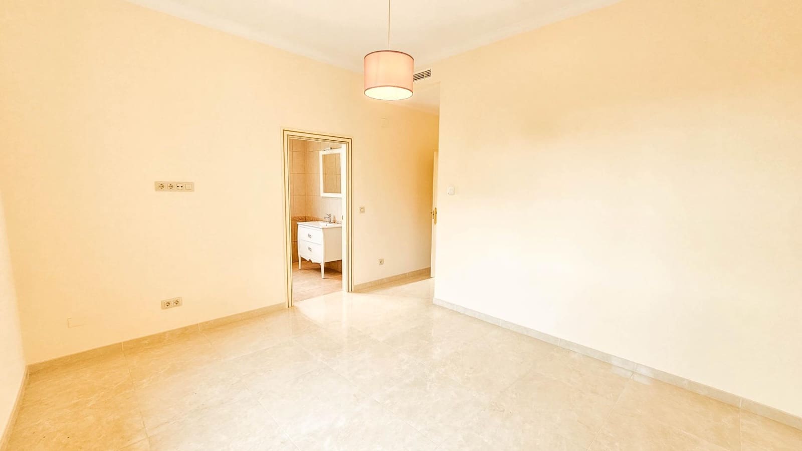 Chalet de 7 habitaciones en Cabo Roig en venta con piscina - 1.700.000 € (Ref: 9605208)