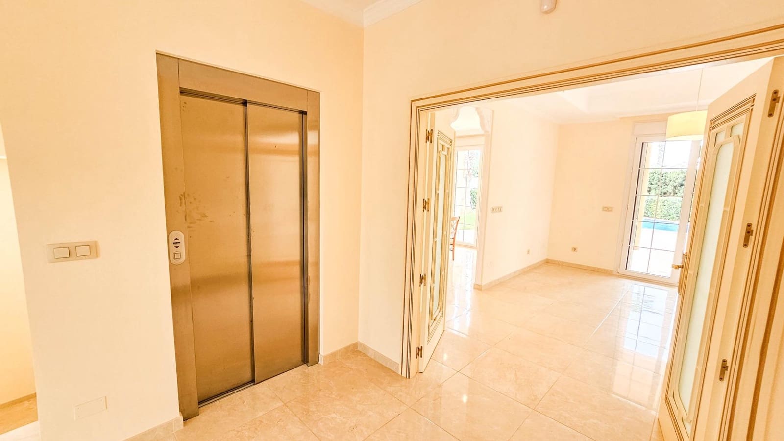 Chalet de 7 habitaciones en Cabo Roig en venta con piscina - 1.700.000 € (Ref: 9605208)