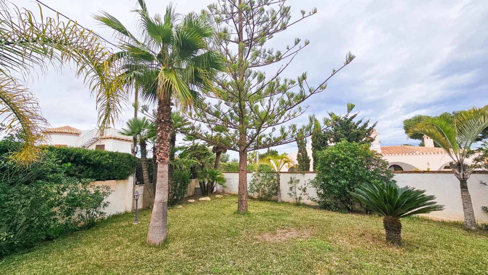 Chalet de 7 habitaciones en Cabo Roig en venta con piscina - 1.700.000 € (Ref: 9605208)