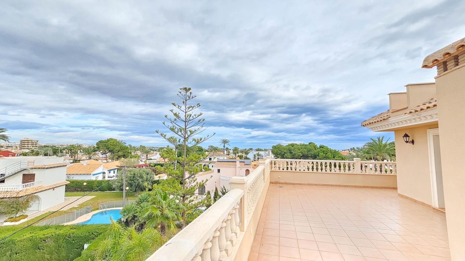 Chalet de 7 habitaciones en Cabo Roig en venta con piscina - 1.700.000 € (Ref: 9605208)