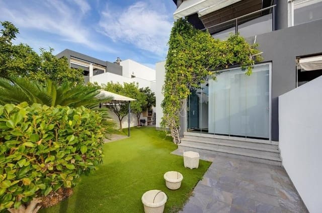 3 soveværelse Rækkehus til salg i Torrevieja med swimmingpool - € 349.990 (Ref: 9605212)