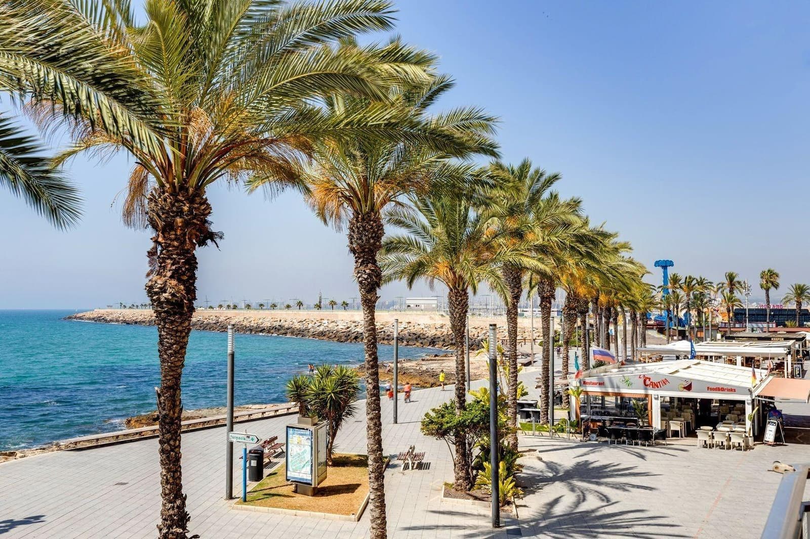 3 soveværelse Rækkehus til salg i Torrevieja med swimmingpool - € 349.990 (Ref: 9605212)