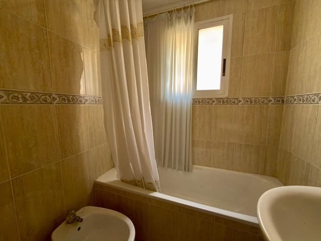 3 makuuhuone Huoneisto myytävänä paikassa Playa de los Locos, Torrevieja mukana 
autotalli - 180 000 € (Ref: 9608262)