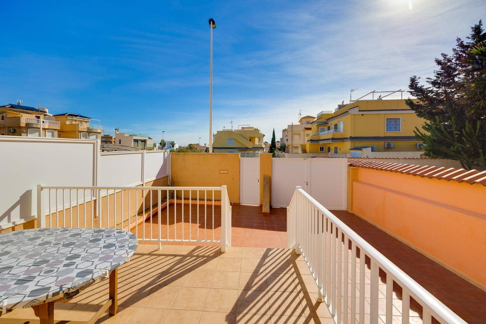 Adosado de 2 habitaciones en Torrevieja en venta - 259.900 € (Ref: 9616082)