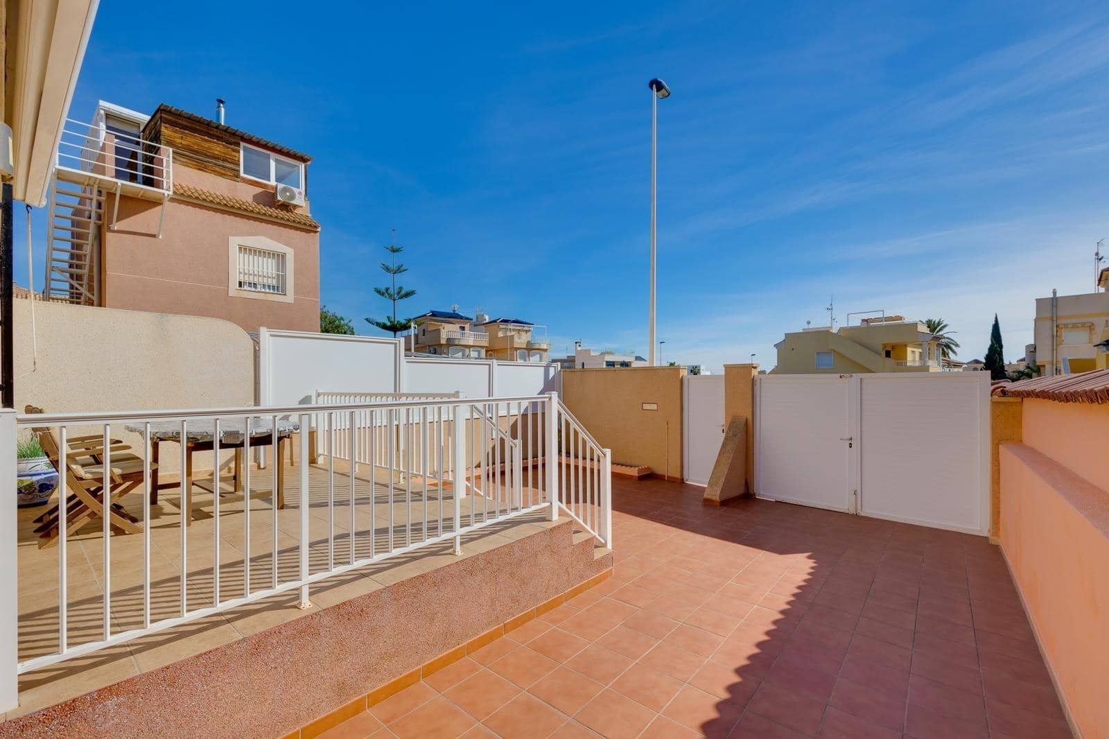 Adosado de 2 habitaciones en Torrevieja en venta - 259.900 € (Ref: 9616082)
