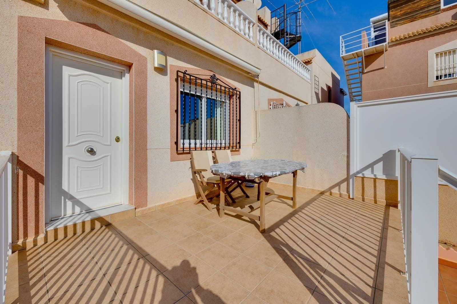 Adosado de 2 habitaciones en Torrevieja en venta - 259.900 € (Ref: 9616082)