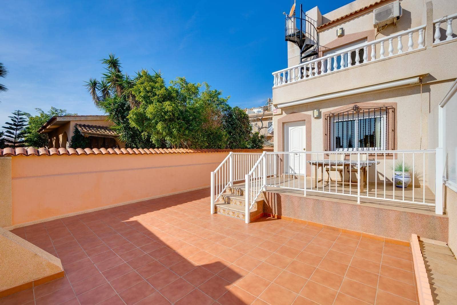 Adosado de 2 habitaciones en Torrevieja en venta - 259.900 € (Ref: 9616082)