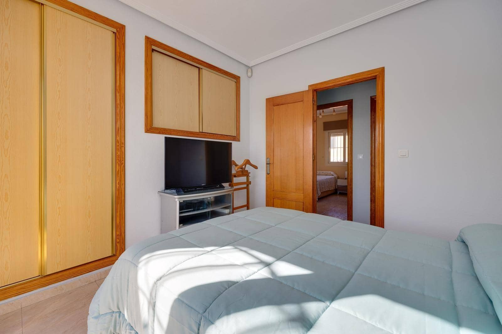 Adosado de 2 habitaciones en Torrevieja en venta - 259.900 € (Ref: 9616082)