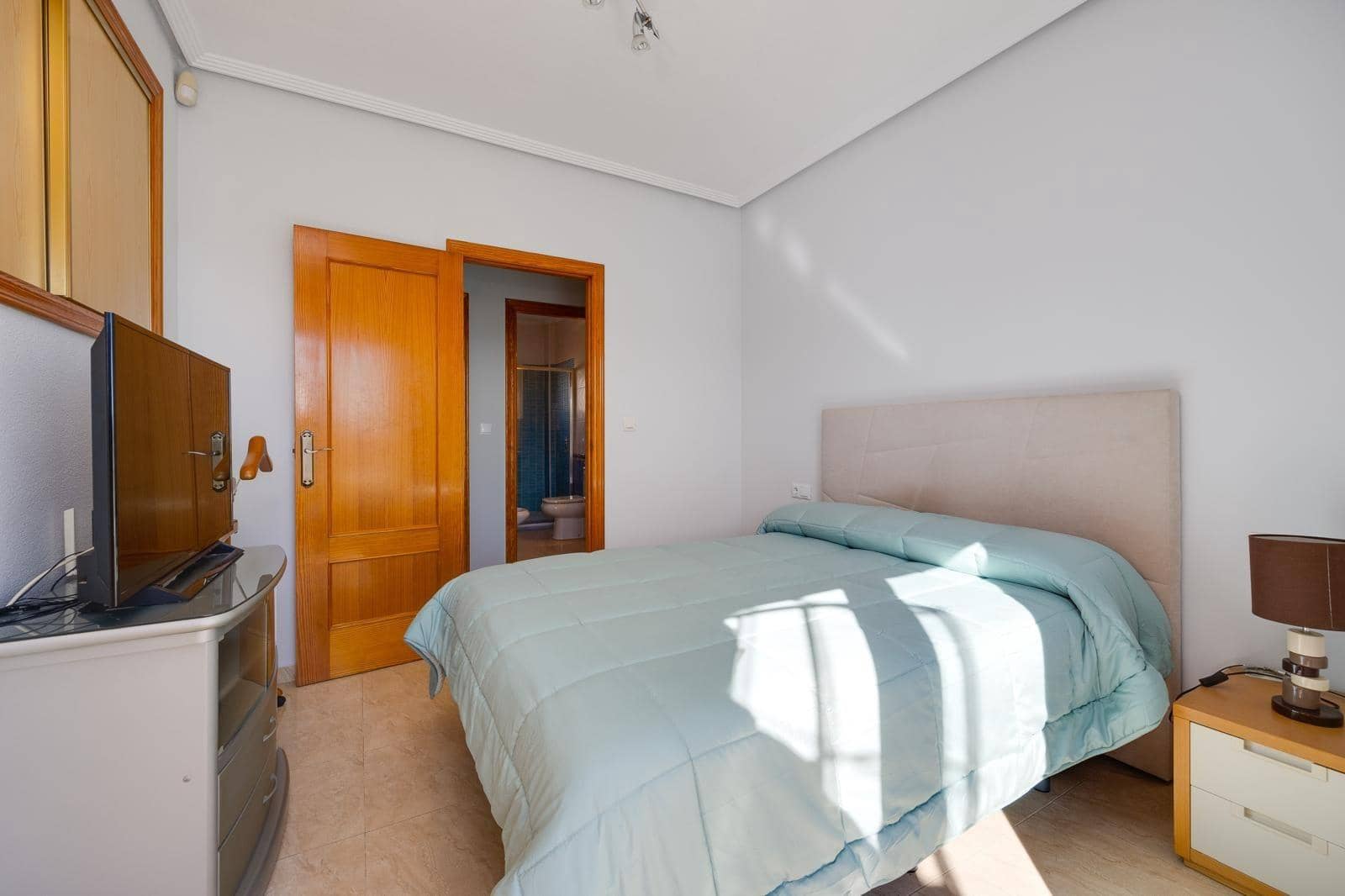 Adosado de 2 habitaciones en Torrevieja en venta - 259.900 € (Ref: 9616082)