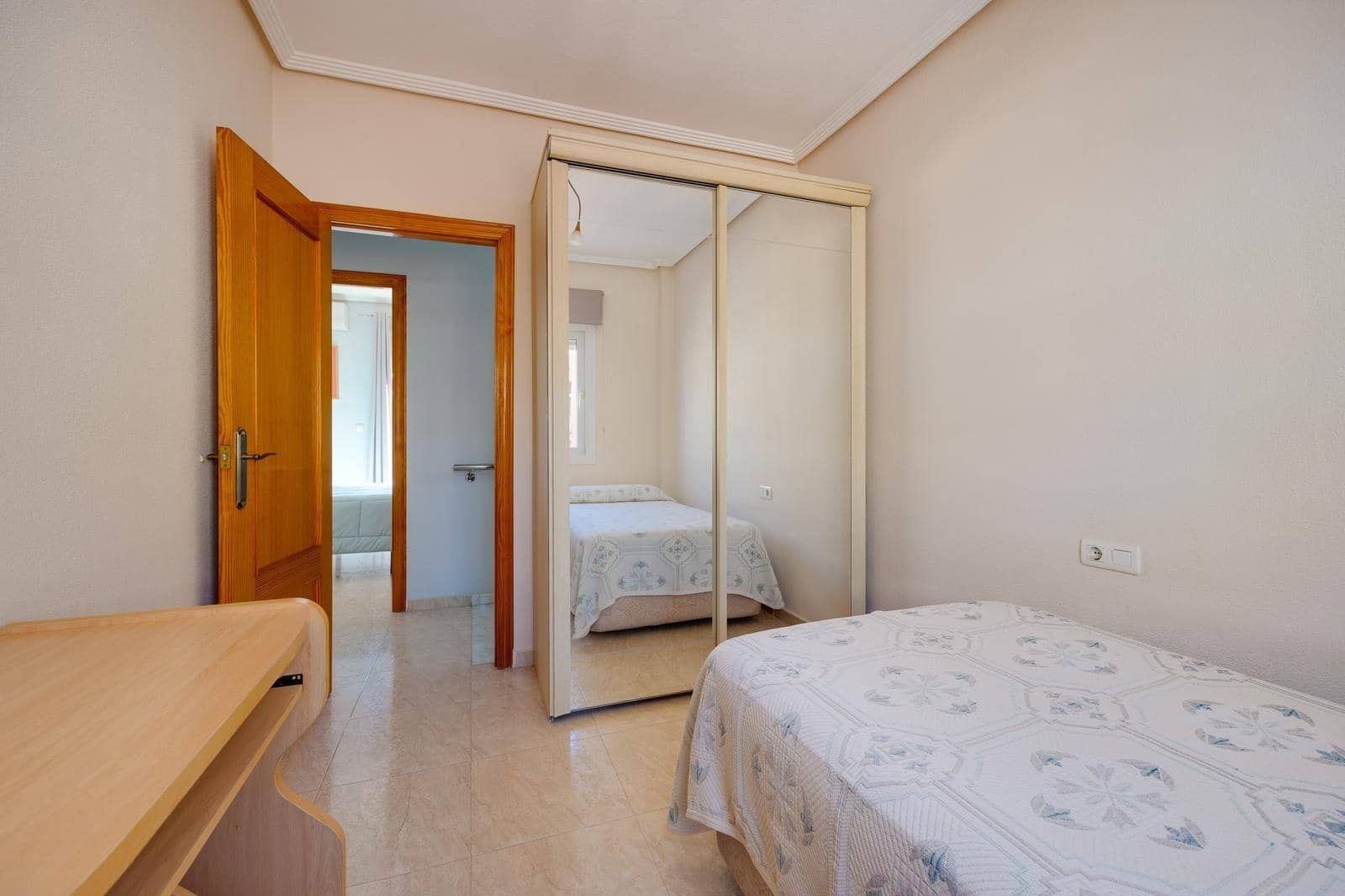 Adosado de 2 habitaciones en Torrevieja en venta - 259.900 € (Ref: 9616082)