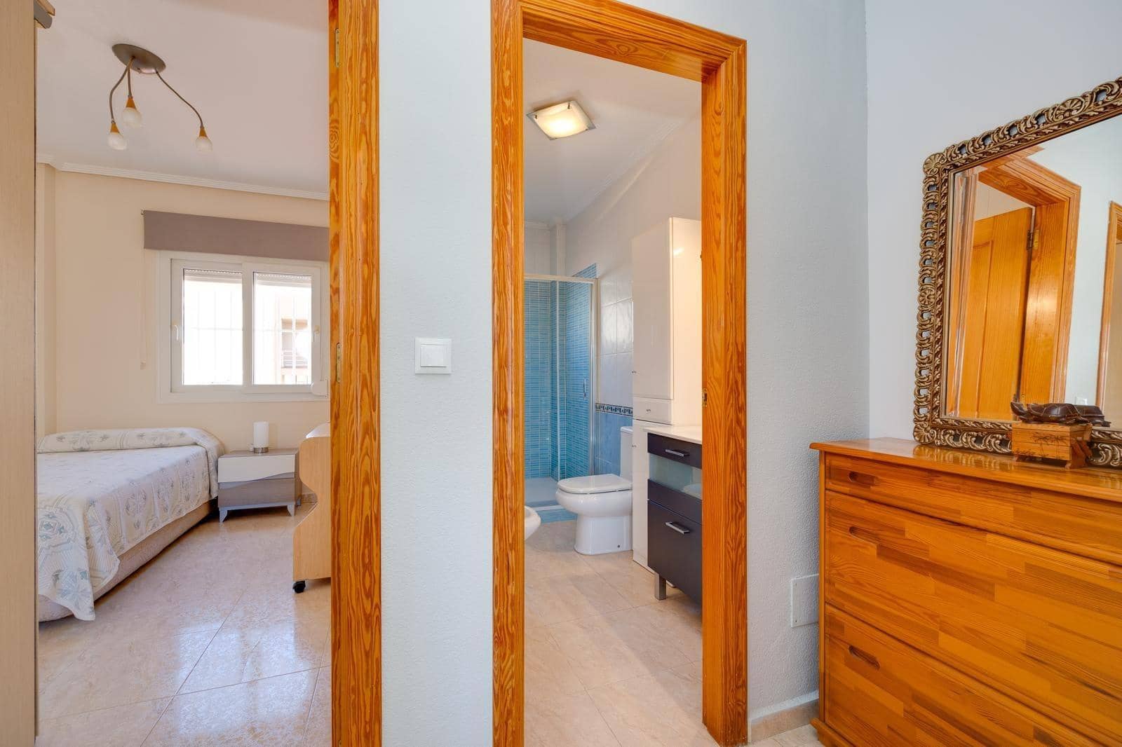 Adosado de 2 habitaciones en Torrevieja en venta - 259.900 € (Ref: 9616082)