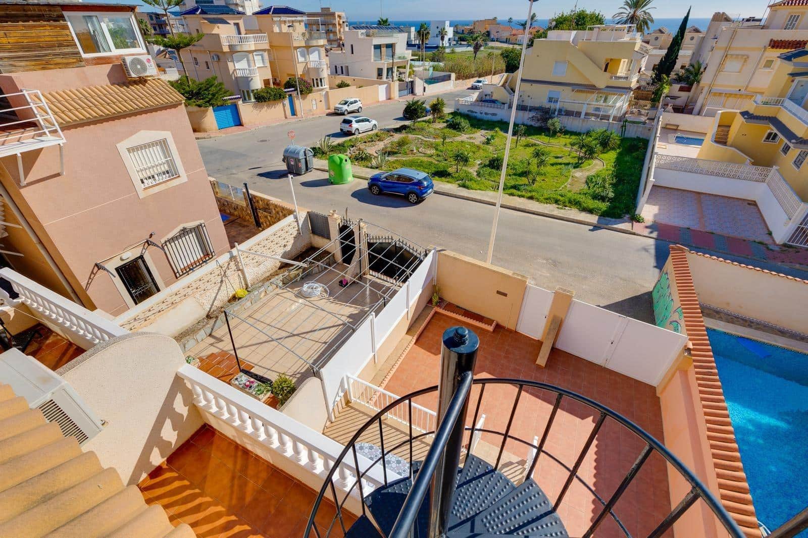 Adosado de 2 habitaciones en Torrevieja en venta - 259.900 € (Ref: 9616082)