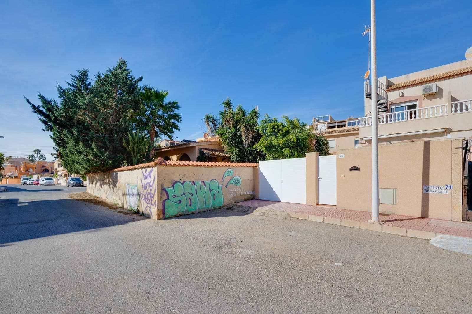 Adosado de 2 habitaciones en Torrevieja en venta - 259.900 € (Ref: 9616082)