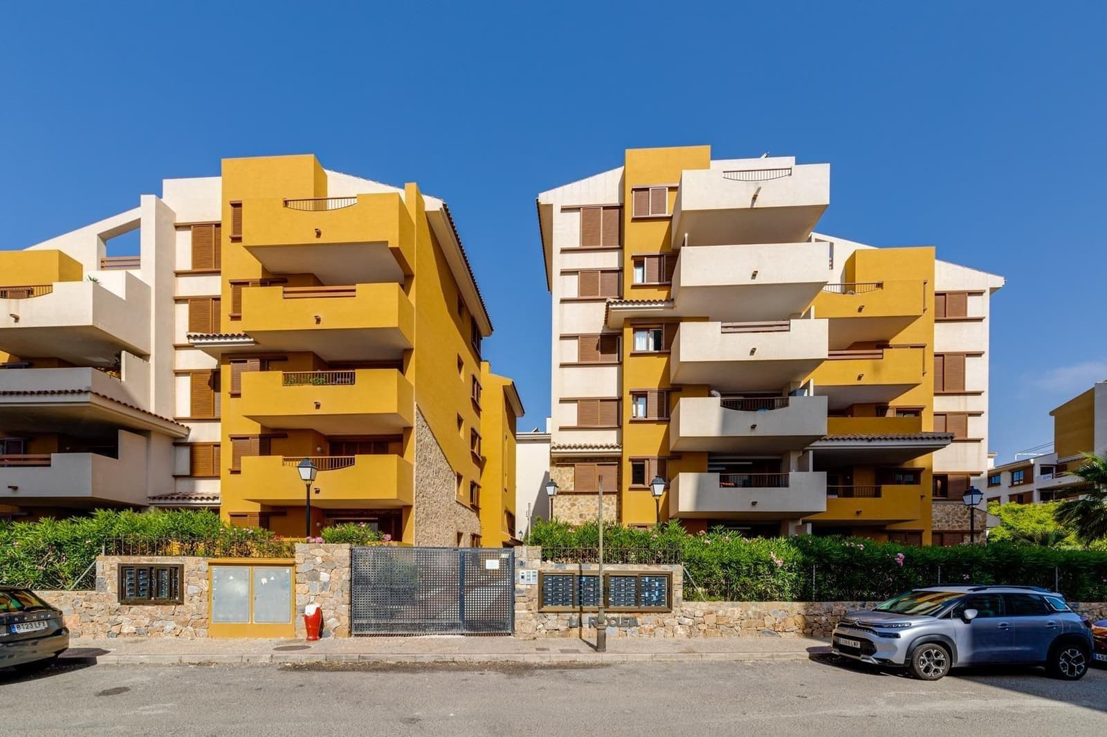 2 bedroom Apartment for sale in Punta Prima with pool garage - € 260,000 (Ref: 9622422)