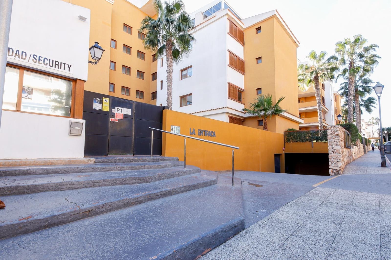 2 bedroom Apartment for sale in Punta Prima with pool garage - € 260,000 (Ref: 9622422)