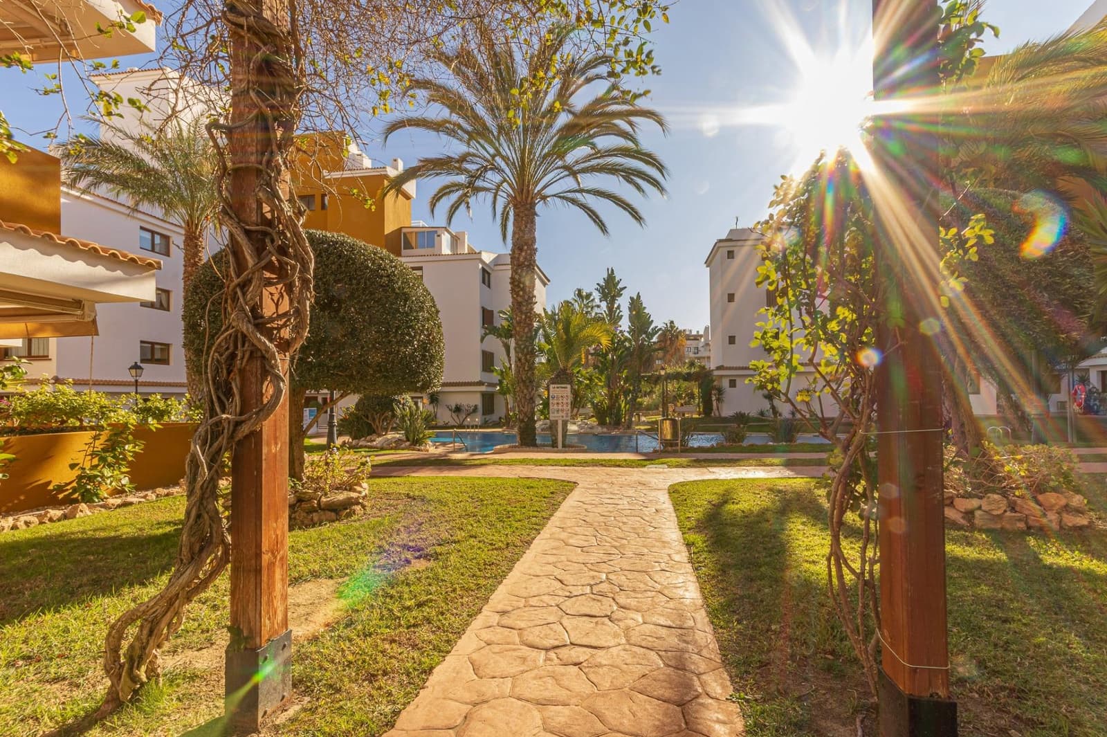 2 bedroom Apartment for sale in Punta Prima with pool garage - € 260,000 (Ref: 9622422)